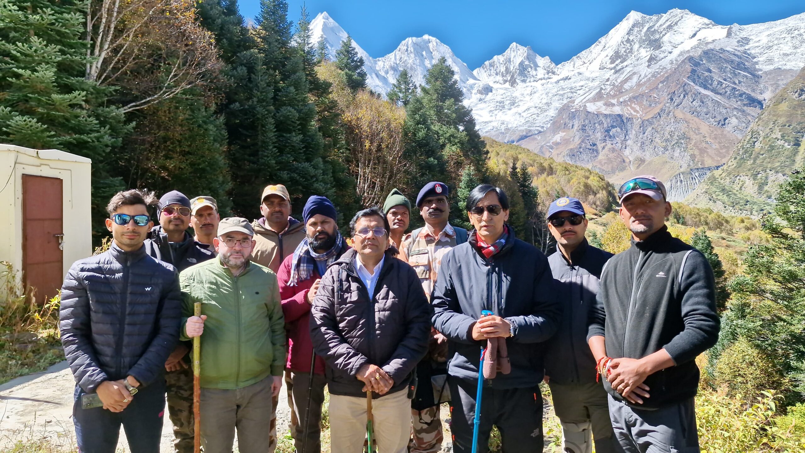 कुमाऊं आयुक्त दीपक रावत ने पिथौरागढ़ के पंचाचुली बेस कैंप तक ट्रैकिंग कर पर्यटक सुविधाओं का निरीक्षण किया