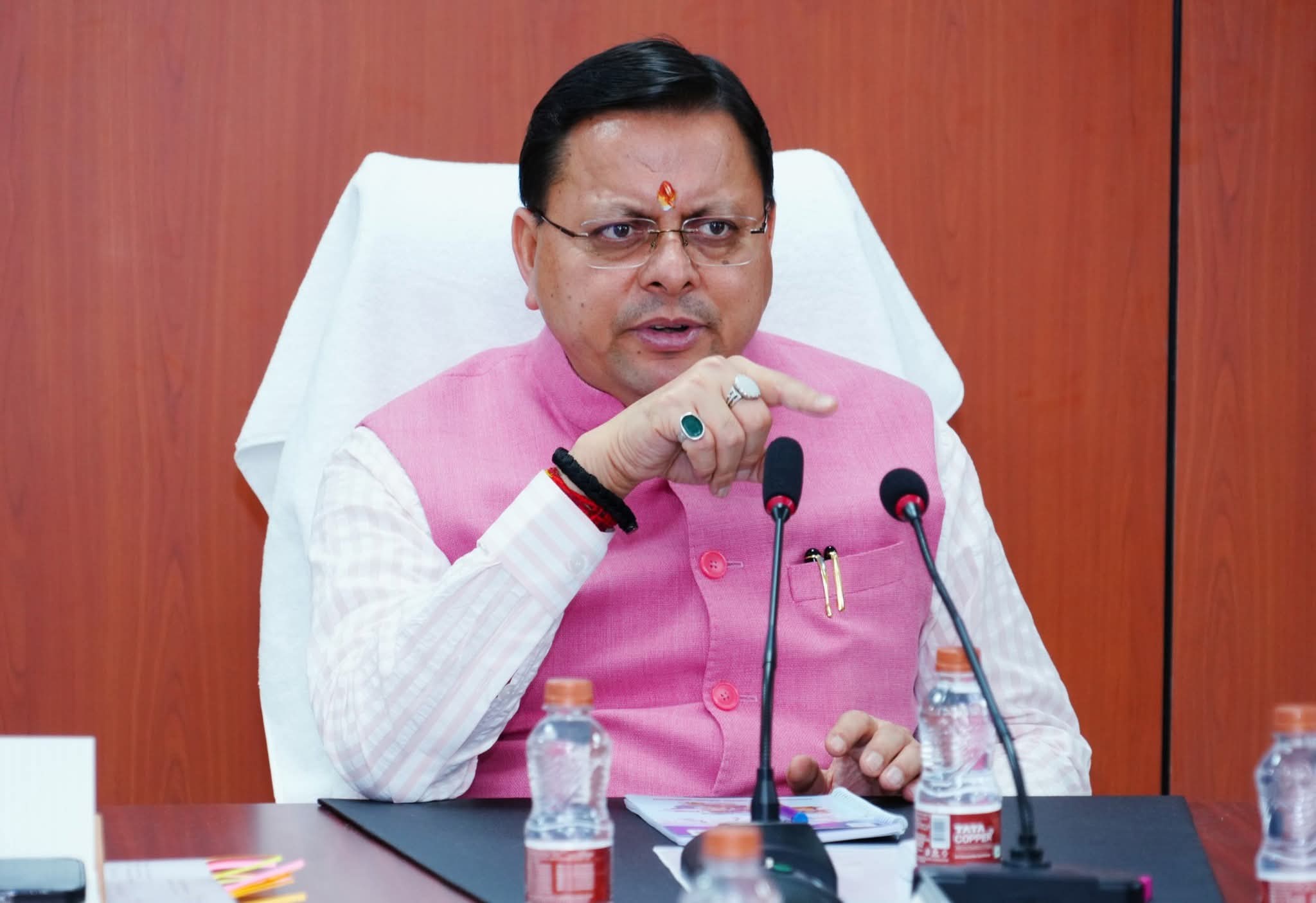 मुख्यमंत्री धामी ने अधिकारियों को दिए अलर्ट मोड में रहने के निर्देश