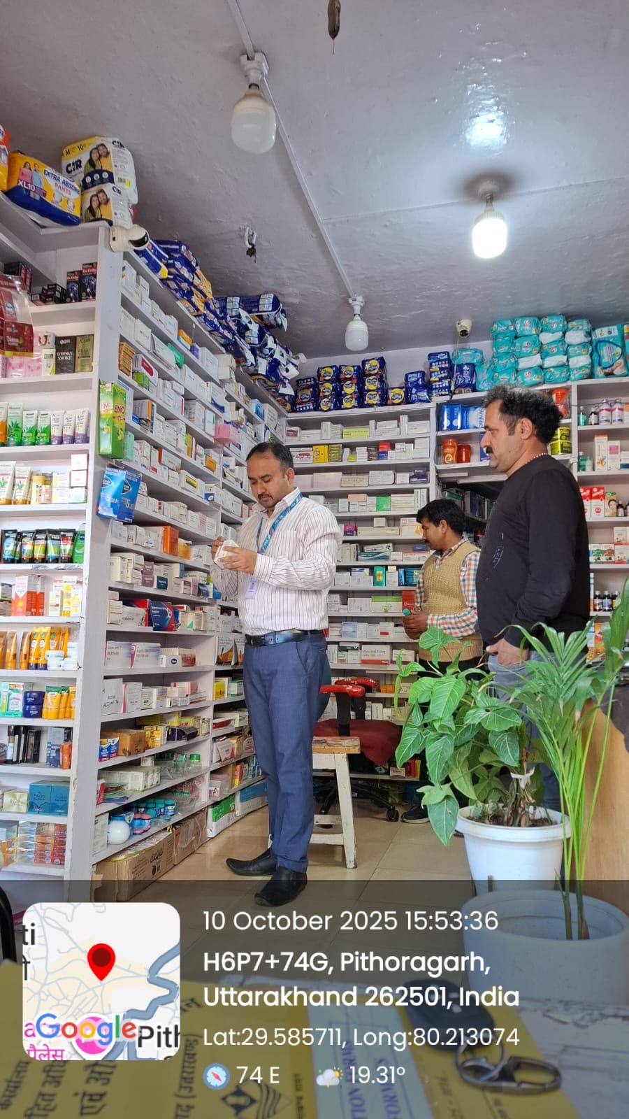 पिथौरागढ़ के मेडिकल स्टोरों पर स्वास्थ्य विभाग का कड़ा एक्शन: 14 कफ सिरप के नमूने जांच के लिए भेजे गए