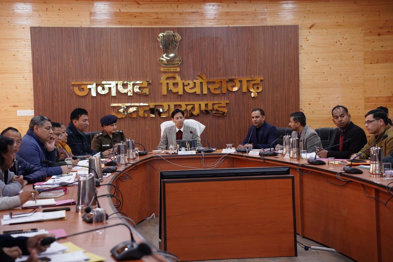 सख्त तेवर: विकास कार्यों में लापरवाही पर भड़के कुमाऊं आयुक्त दीपक रावत, बोले- गुणवत्ता से समझौता किया तो होगी कार्रवाई