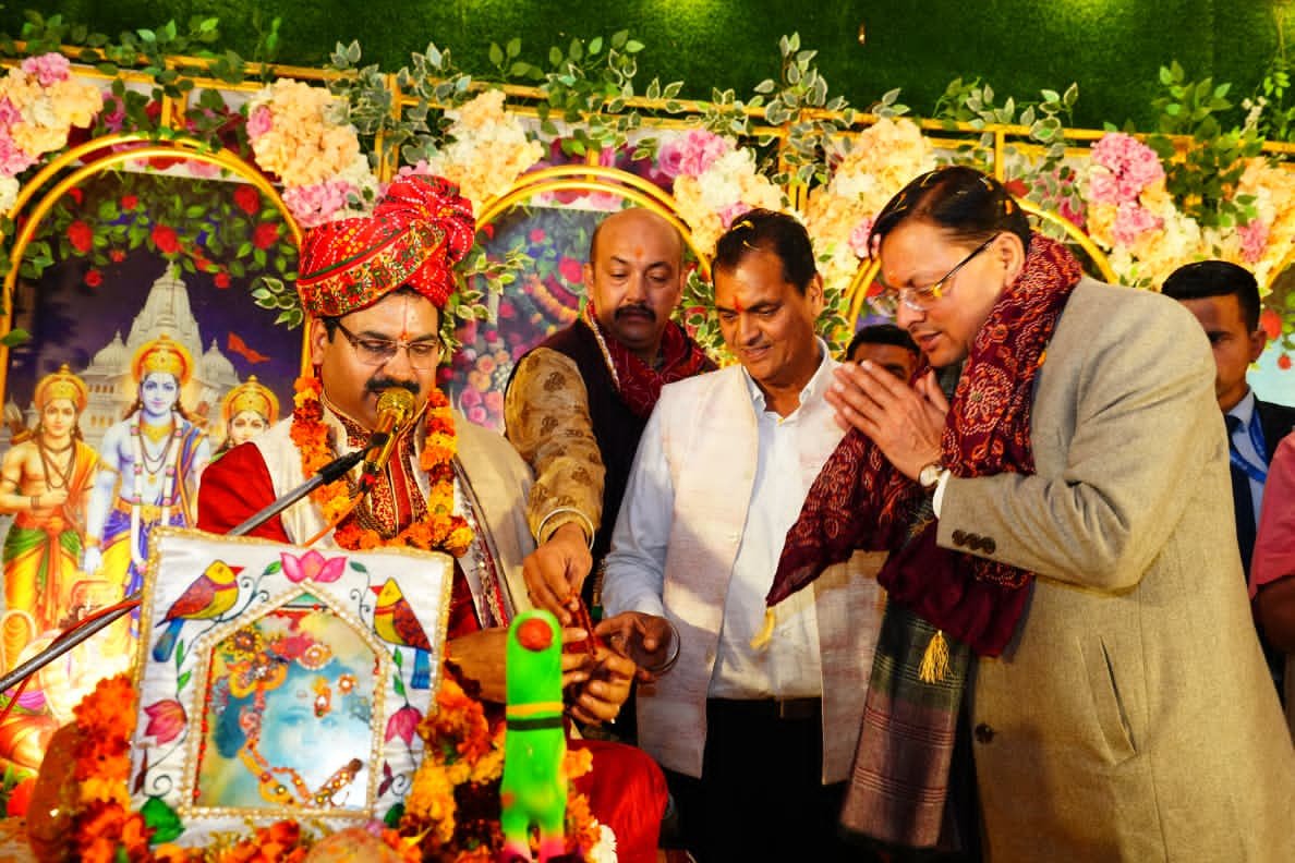 डोईवाला में श्रीमद्भागवत कथा में शामिल हुए मुख्यमंत्री धामी, बोले—धार्मिक आयोजन समाज को देते हैं सकारात्मक दिशा