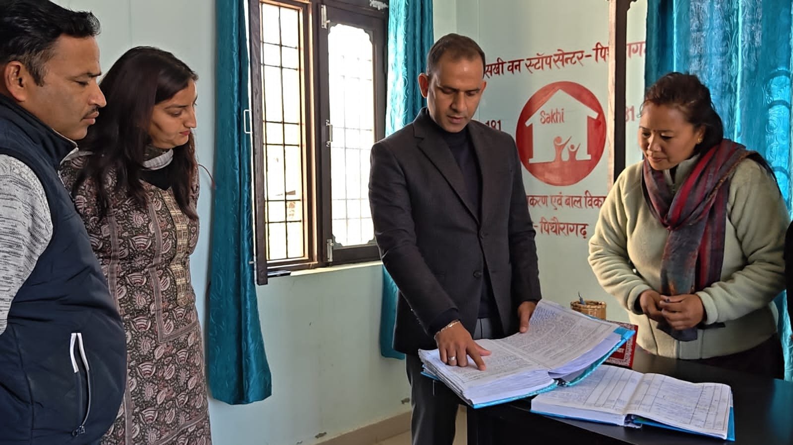 वन स्टॉप सेंटर का डीएम ने किया निरीक्षण, 181 हेल्पलाइन की कार्यप्रणाली परखी