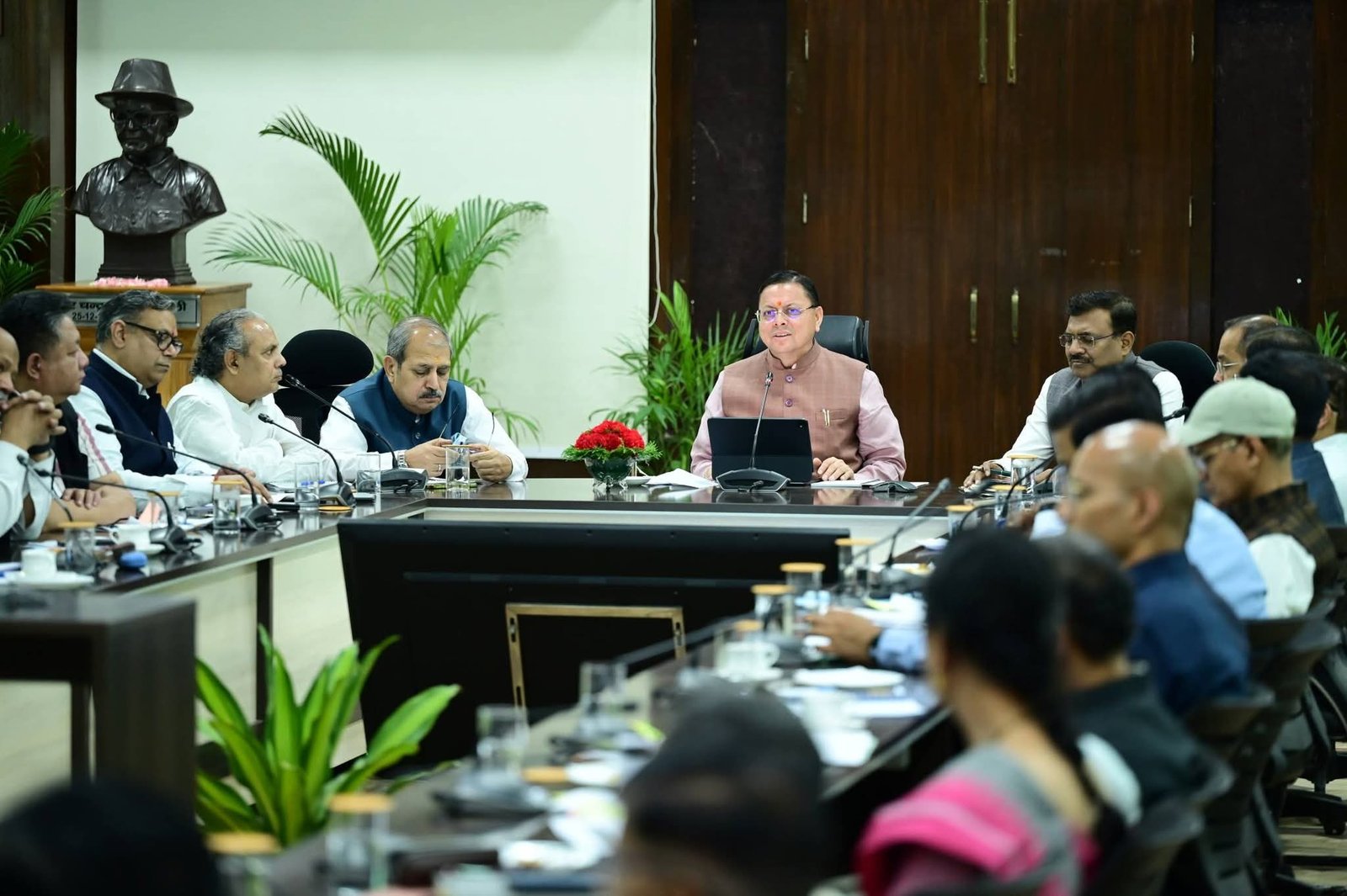 सीएम हेल्पलाइन शिकायतों पर सख्ती, 30 दिन से लंबित मामलों के निस्तारण को विशेष अभियान