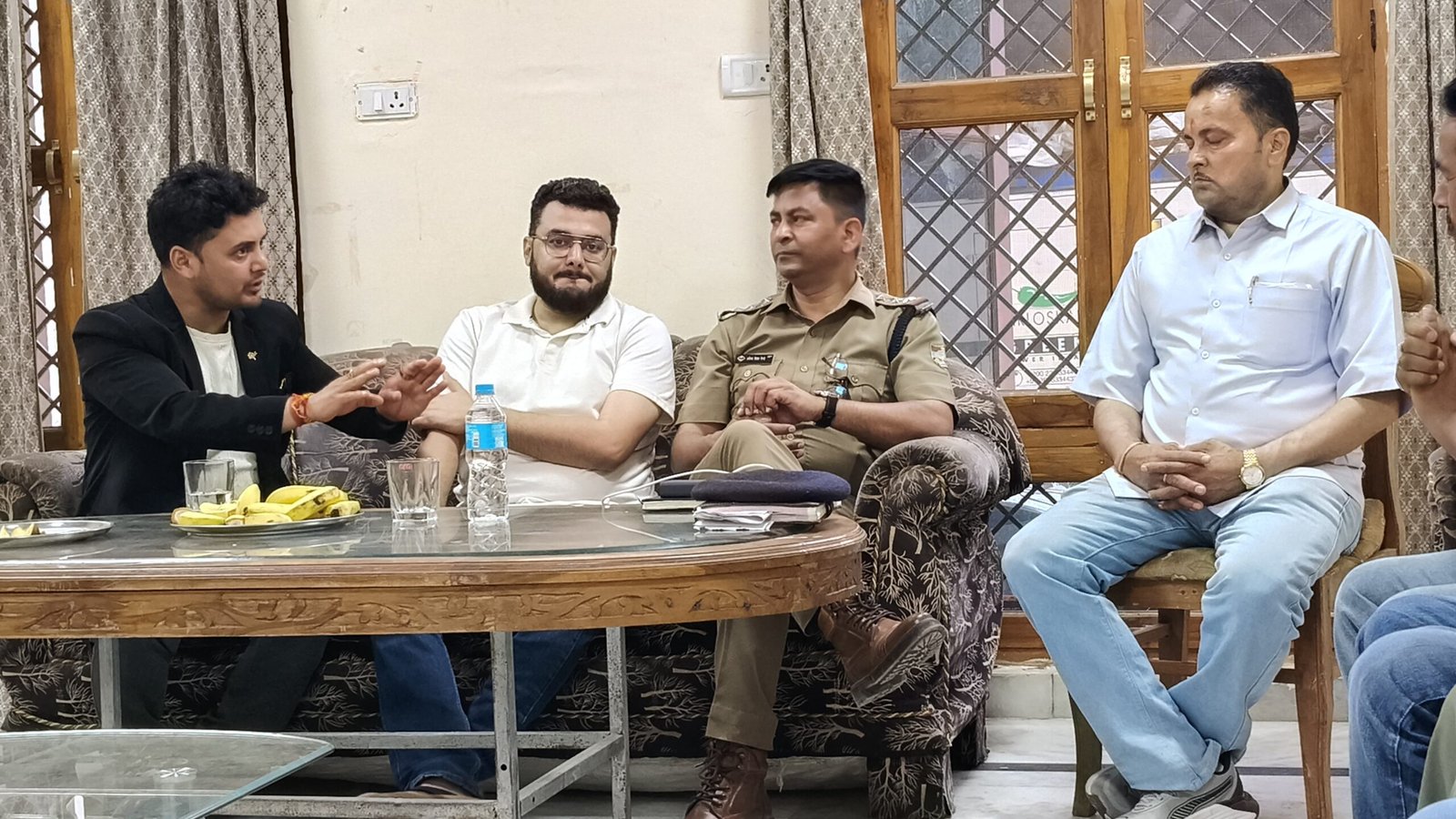 आदि कैलाश यात्रा सीजन में बाहरी टैक्सियों पर बवाल, प्रशासन के आश्वासन के बाद टला धारचूला बंद