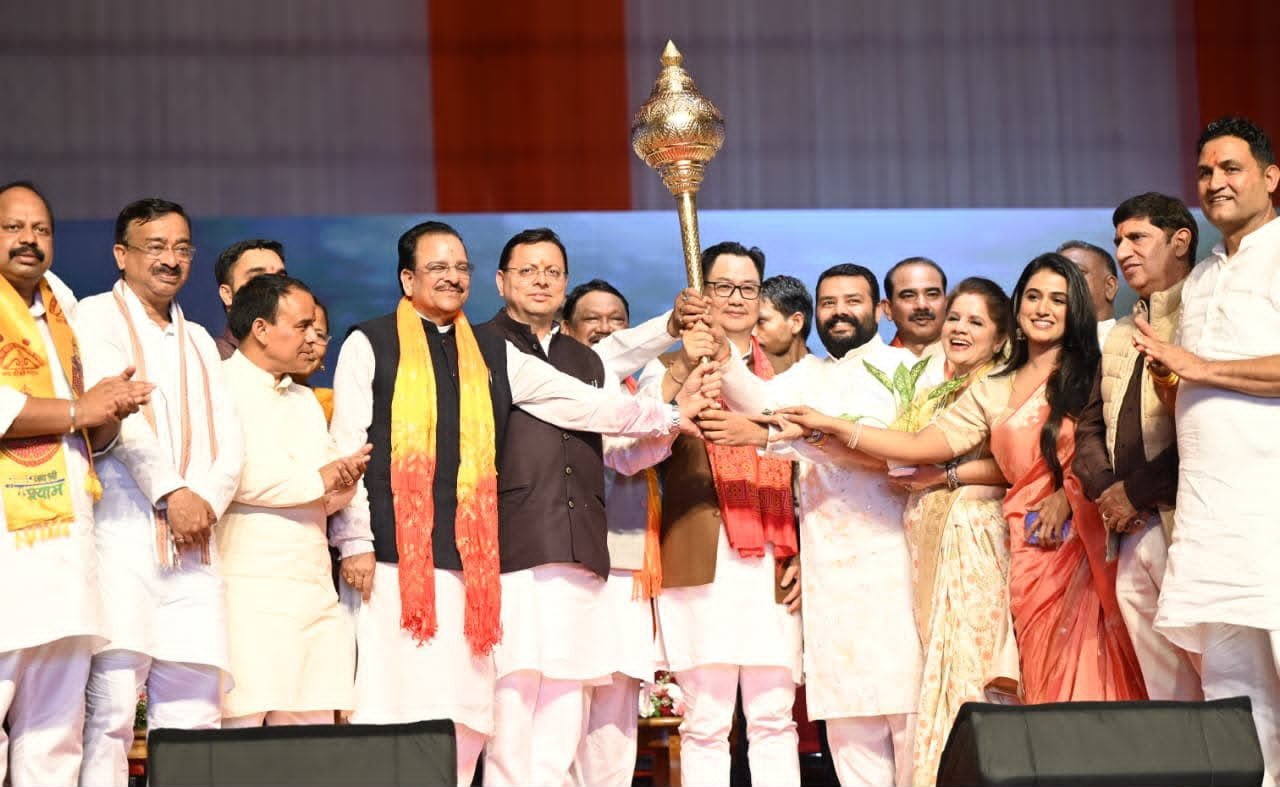 आदि रंगोत्सव में बिखरे जनजातीय संस्कृति के रंग, कलाकारों के साथ थिरके सीएम धामी…